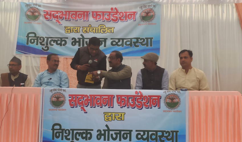 सद्भावना फाउंडेशन द्वारा सेंट्रल पार्क बोदला आगरा में निशुल्क भोजन की शुरू गई व्यवस्था