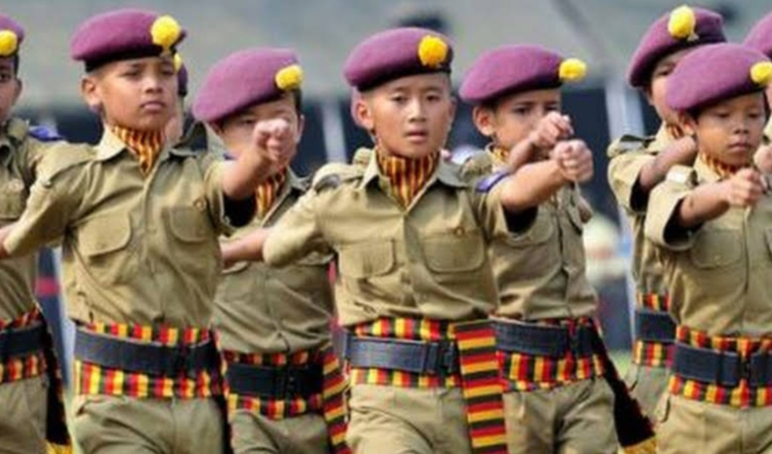 द लर्निंग किंगडम क्रेयॉन्स विद्यालय 7 मॉडल टाऊन आगरा पर किया गया पोस्टर विमोचन