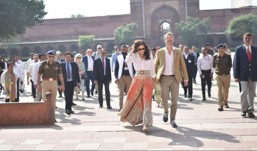 डेनमार्क के राजकुमार फेड्रिक एंड्री हेनरिक और राजकुमारी मेरी एलिजाबेथ ने निहारा ताजमहल