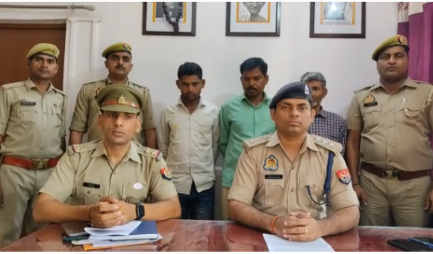 आगरा में पुलिस ने 421 डेटोनेटर व 242 किलो विस्फोटक सामिग्री के सहित तीन आरोपियों को किया गिरफ्तार