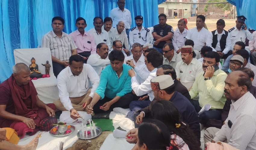 बुद्ध बंदना कर किया गया भीम नगरी मंच का भूमि पूजन, भव्य बनेगा मंच एवं साँची द्धार