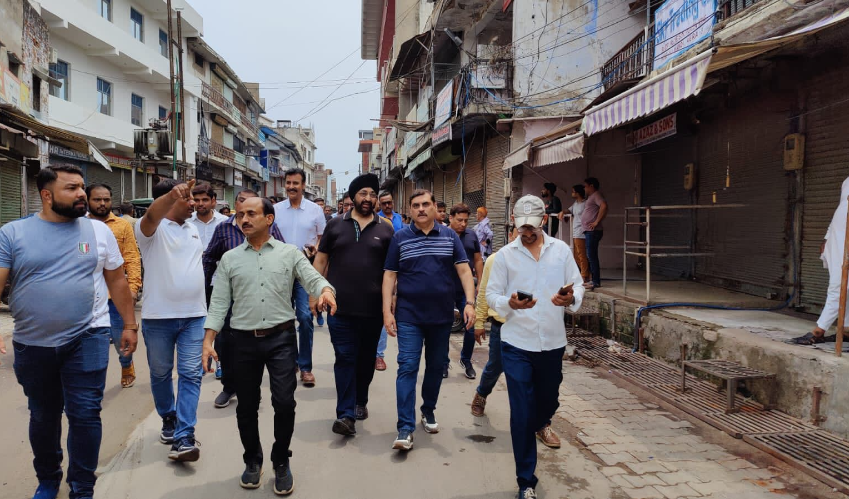 बीआईएस है उद्योगों के विरुद्ध काला कानून,पैदल मार्च कर किया बीआईएस का विरोध