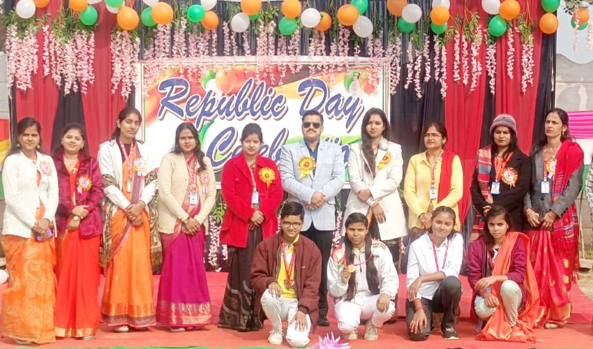 सन शाइन सीनियर सेकेंडरी स्कूल में धूम धाम से मनाया गया 75वां गणतंत्र दिवस