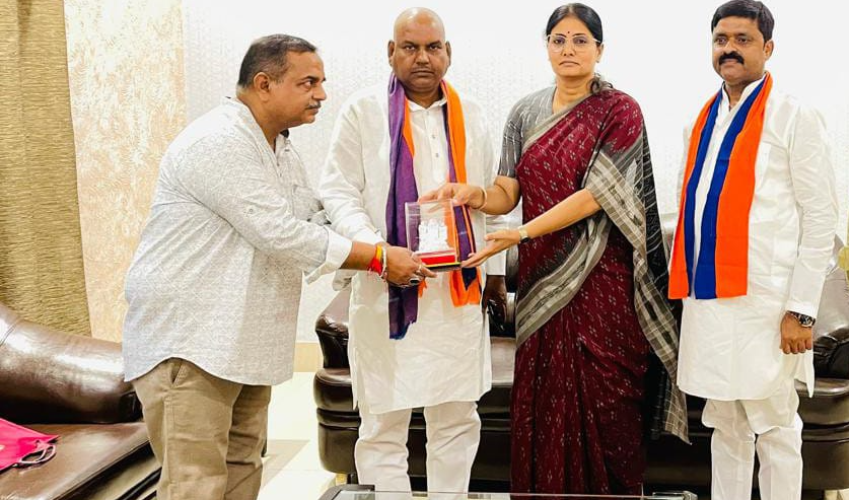 व्यापारी रवि गोयल ने अपना दल (एस) पार्टी की नीतियों से प्रभावित होकर की सदस्यता ग्रहण