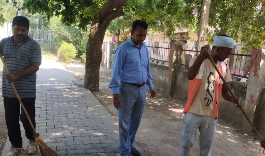 आरएसएस के प्रस्तावित विजयदशमी कार्यक्रम स्थल की गई साफ सफाई