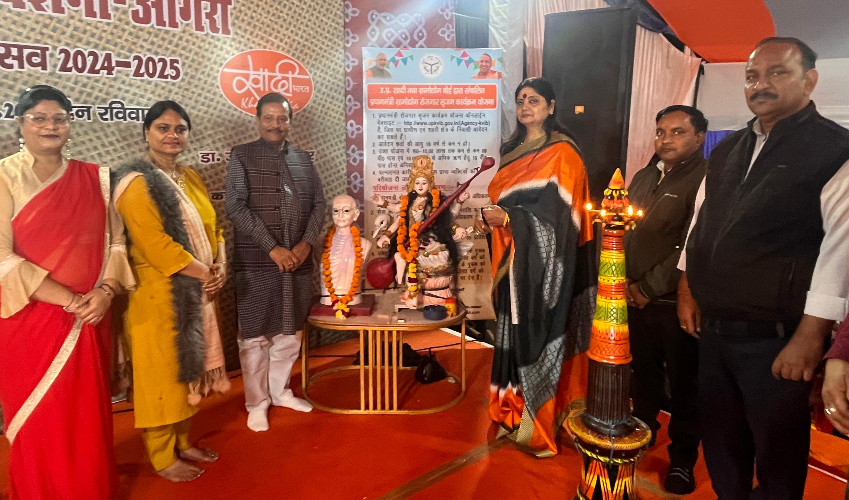 खादी महोत्सव में मॉडलिंग में बिखरे भारतीय संस्कृति के रंग
