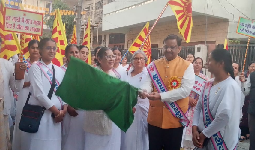 महा शिवरात्रि के उपलक्ष में प्रजापिता ब्रह्माकुमारी ईश्वरीय विश्व विद्यालय ने निकाली शोभायात्रा