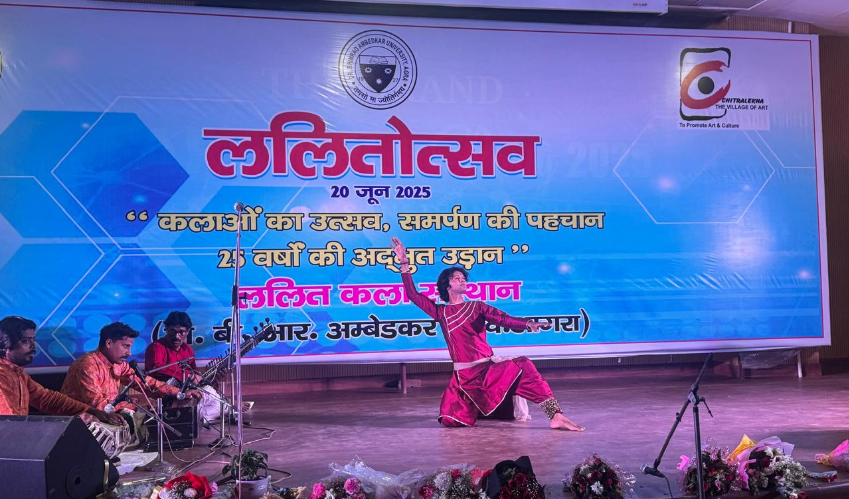 राजस्थानी मांड़ की प्रस्तुति से कलाकारों ने समां बांधा, ओडिसी नृत्य और कथक की प्रस्तुतियों ने भी मन मोहा
