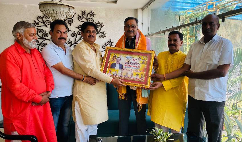 परशुराम कुटुंब यात्रा में जनप्रतिनिधि रहे नदारद, अनिल मिश्रा व अलंकार अग्निहोत्री ने संभाली कमान